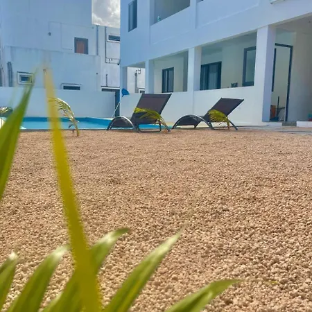 Skyview Apartment- Poolside Stay Near The Beach Flic en Flac Exterior photo
