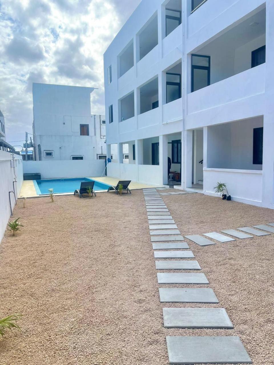 Skyview Apartment- Poolside Near The