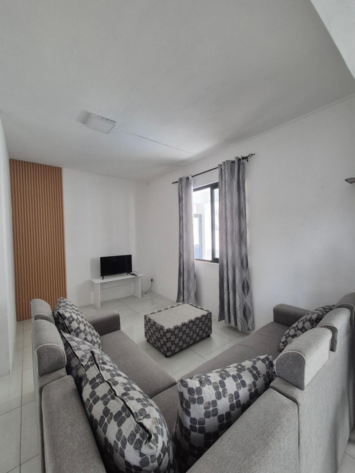Skyview Apartment- Poolside Near The *