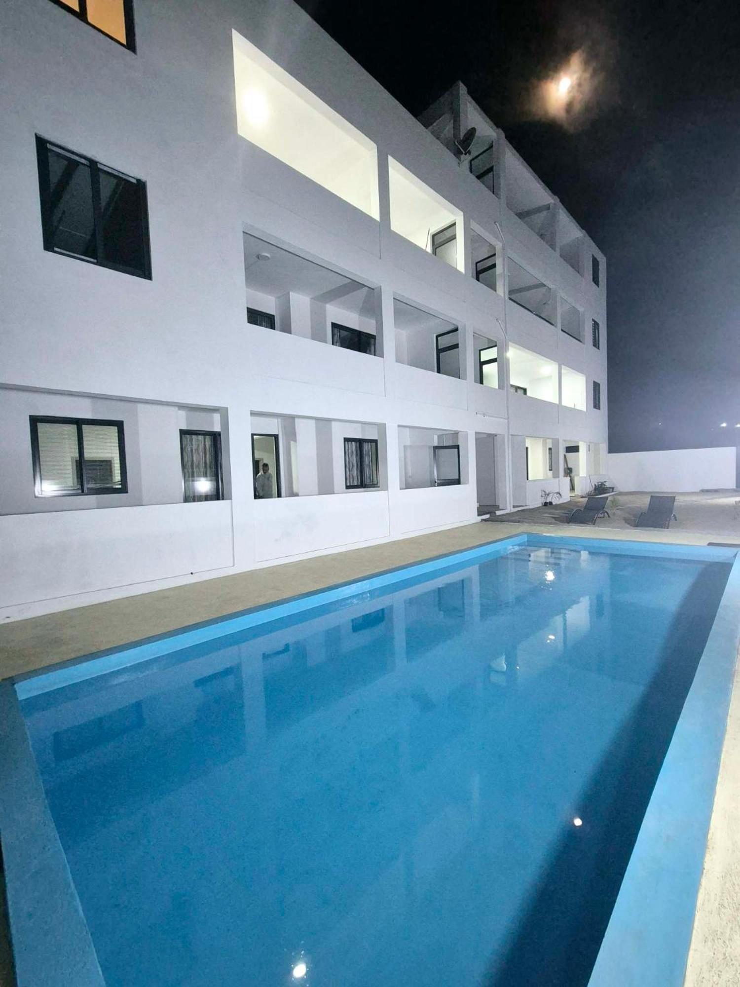 Skyview Apartment- Poolside Near The *
