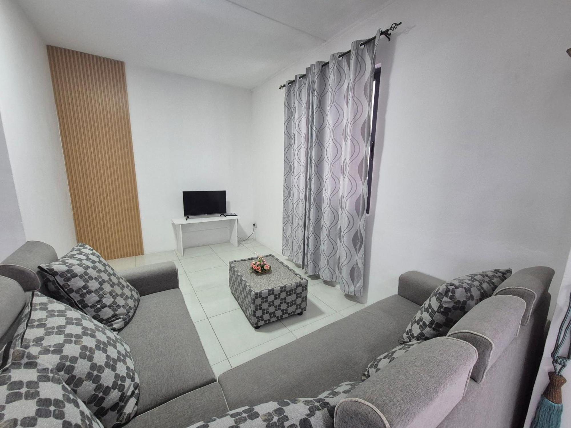 Skyview Apartment- Poolside Near The *
