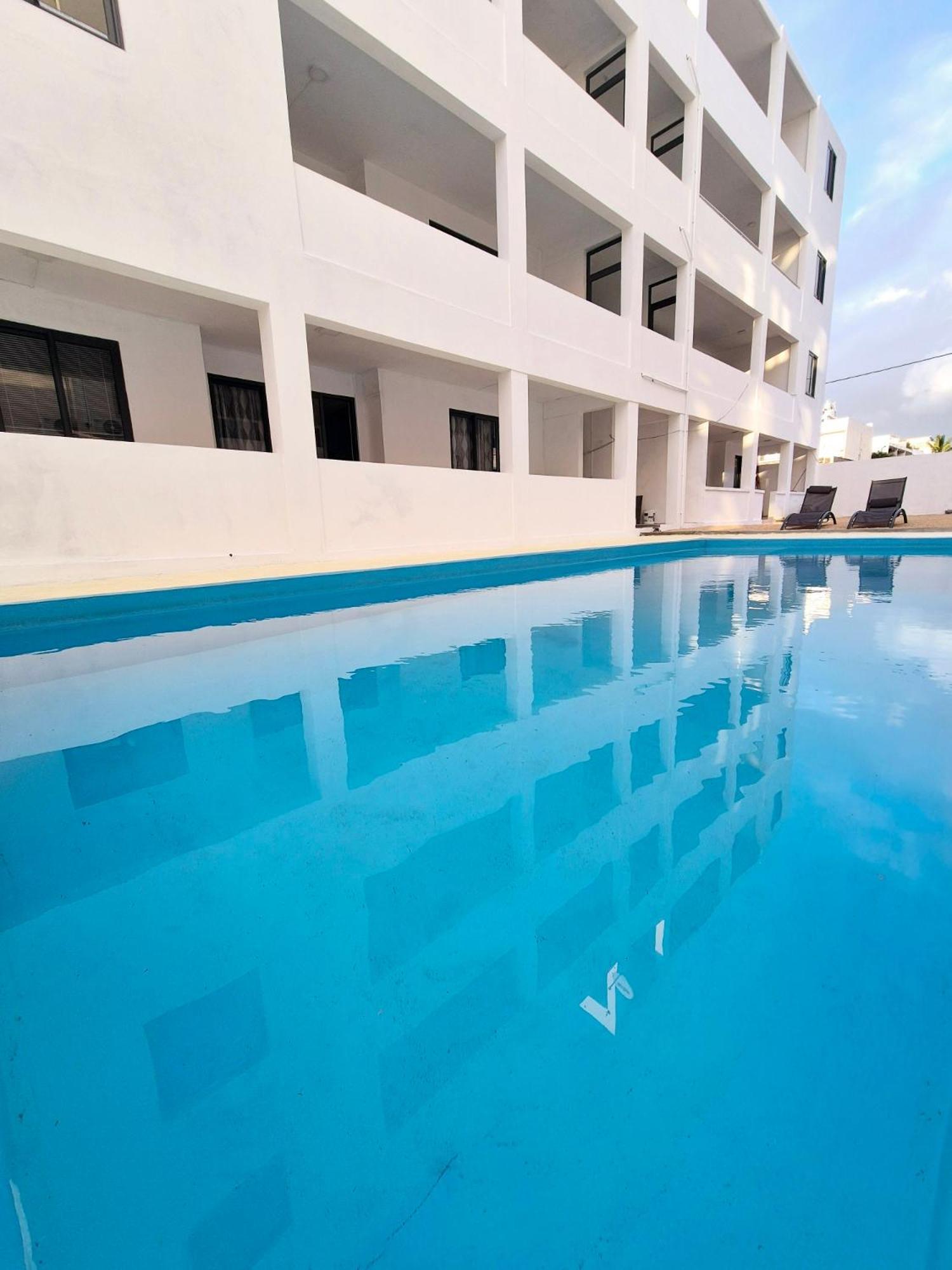 Apartment Skyview Apartment- Poolside Near The
