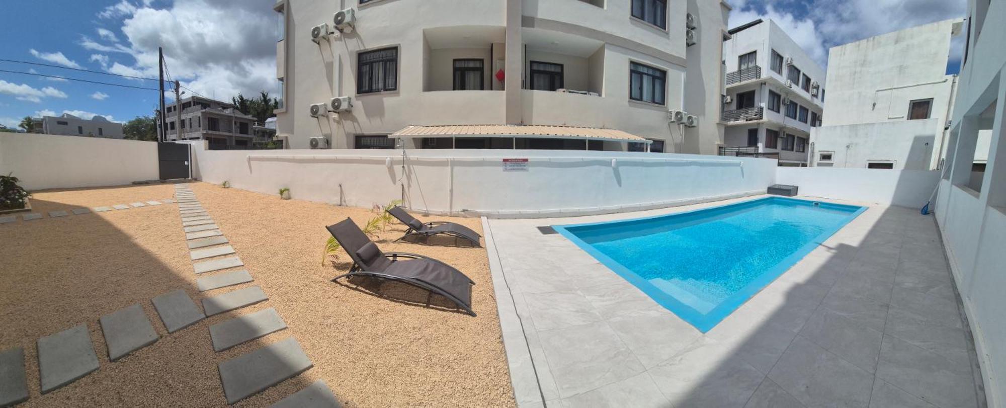 Skyview Apartment- Poolside Near The * Flic en Flac